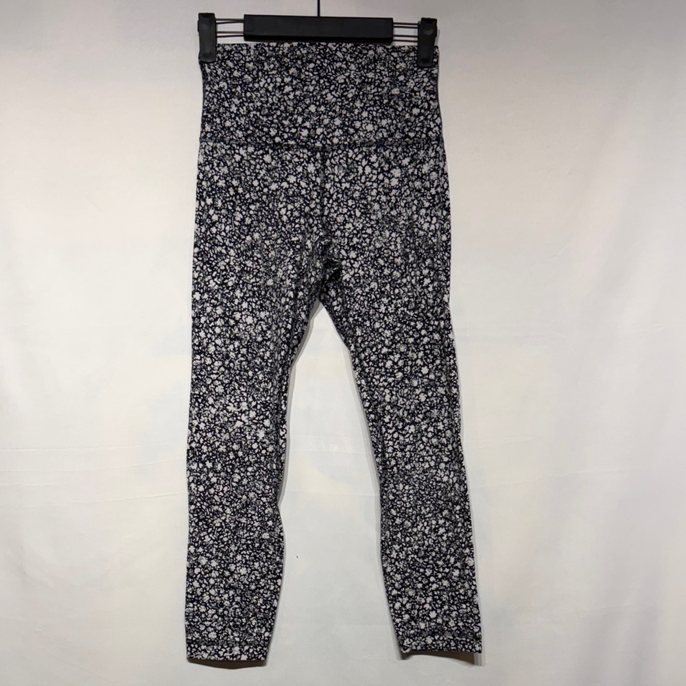 Lululemon Align High-Rise Crop 23" Venture Floral Alpine White Black Size 4 - Picture 2 of 9